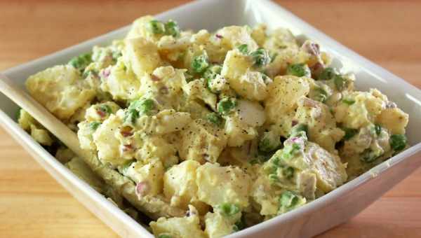 Салат картофельный с горохом